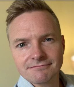 Ralf Wenda im Porträt zum Expert Scaling System Erfahrungen und dem Webinar Plötzlich Profitabel. Ralf Wenda im Porträt zum Expert Scaling System Erfahrungen und dem Webinar Plötzlich Profitabel.