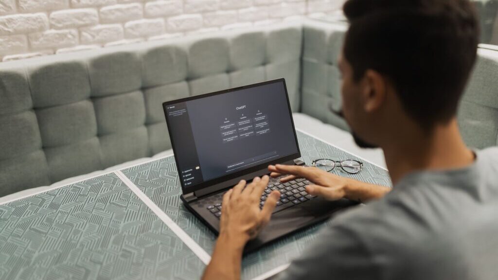 KI Modelle vergleichen und Aufgaben am Laptop testen