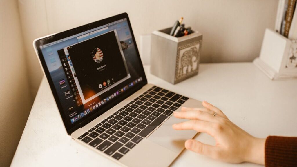 Virtuelle Assistenz werden und Aufgaben im Homeoffice bearbeiten