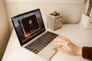 Virtuelle Assistenz werden und Aufgaben im Homeoffice bearbeiten
