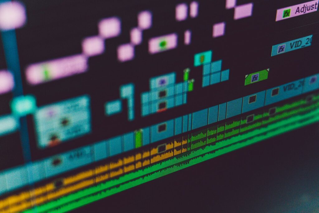 Generierte KI Videos am Computer schneiden und prüfen
