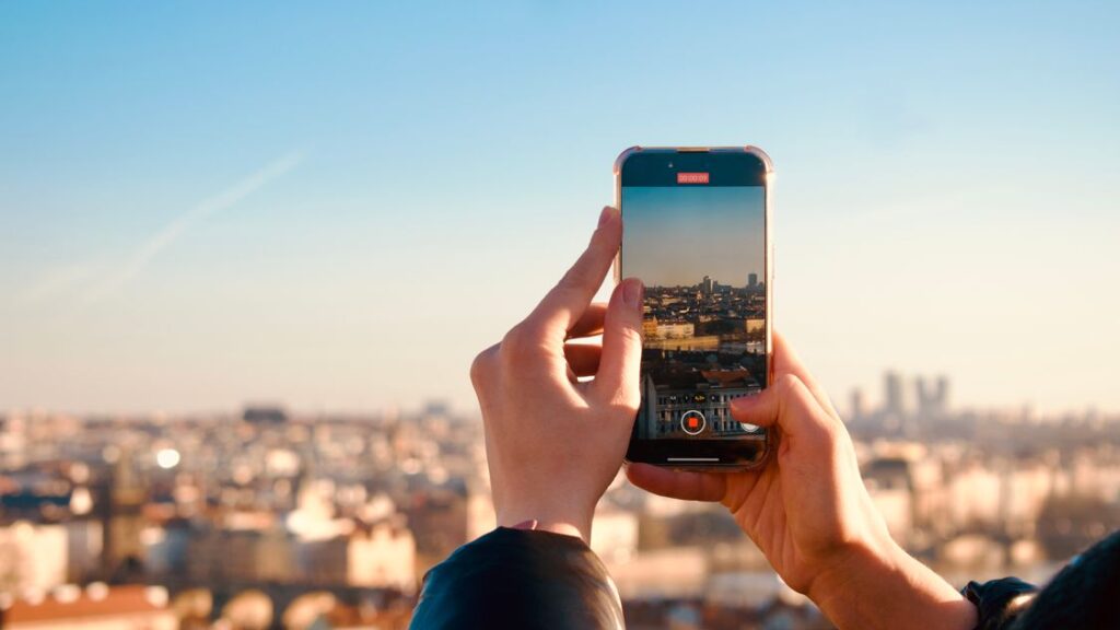 Fotos mit Apps verkaufen: Stadtsilhouette mit dem Smartphone fotografieren